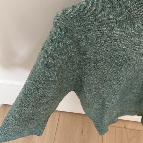 Buffalo David Bitton green sweater. - Picture 4 of 4